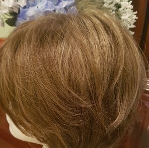 Light brown wig with high lights